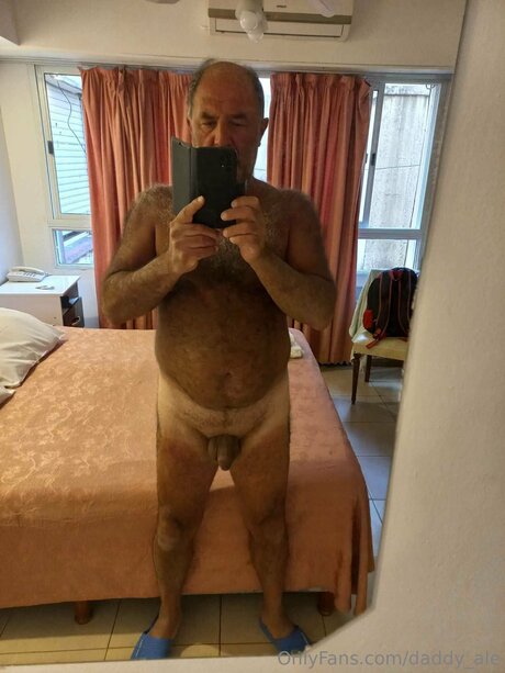 Naakte gelekte OnlyFans-foto van Daddy Ale
