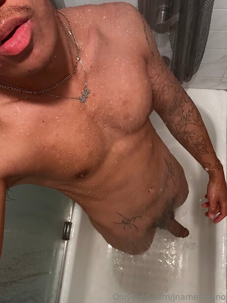 Naakte gelekte OnlyFans-foto van Jnamefilipino