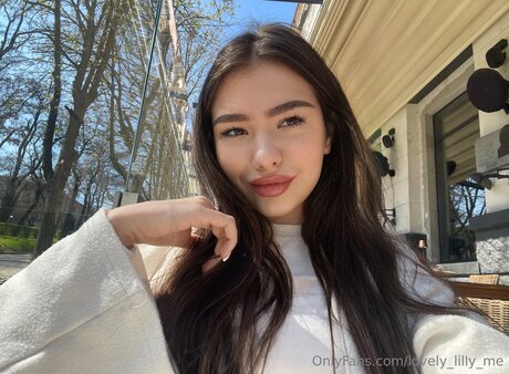 Naakte gelekte OnlyFans-foto van Lovely Lilly Me