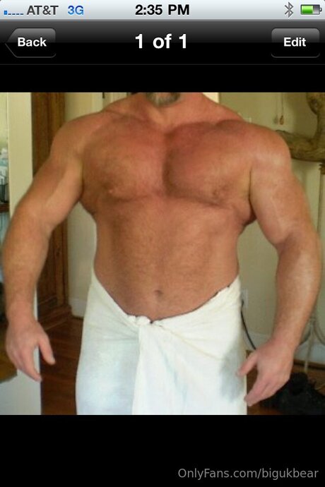 Naakte gelekte OnlyFans-foto van Bigukbear