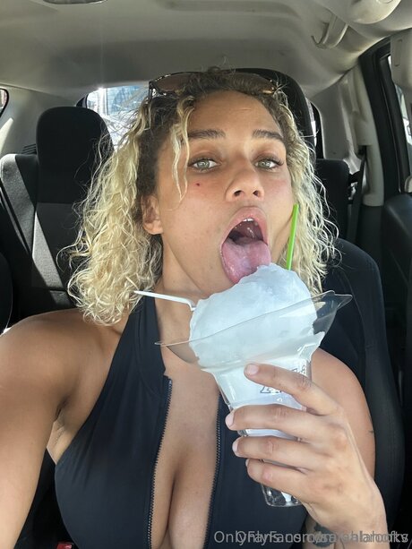 Naakte gelekte OnlyFans-foto van Salahoftv
