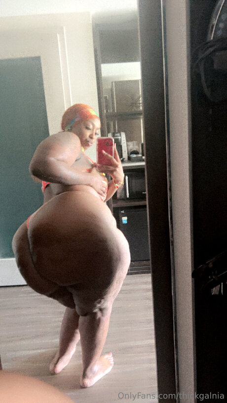 Naakte gelekte OnlyFans-foto van Mrs Juicyfruit