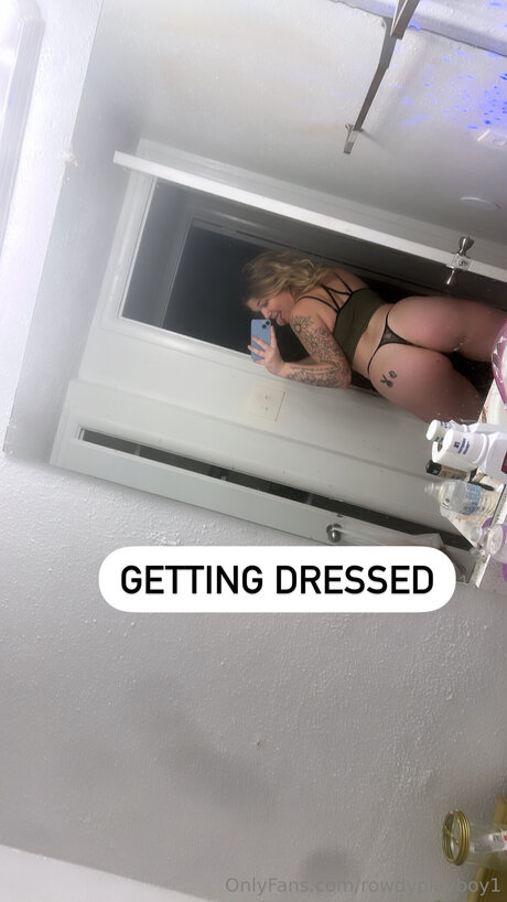 Naakte gelekte OnlyFans-foto van Rowdyplayboy1