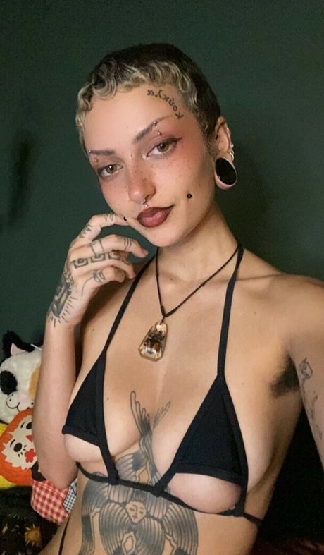 Naakte gelekte OnlyFans-foto van Lovepotion