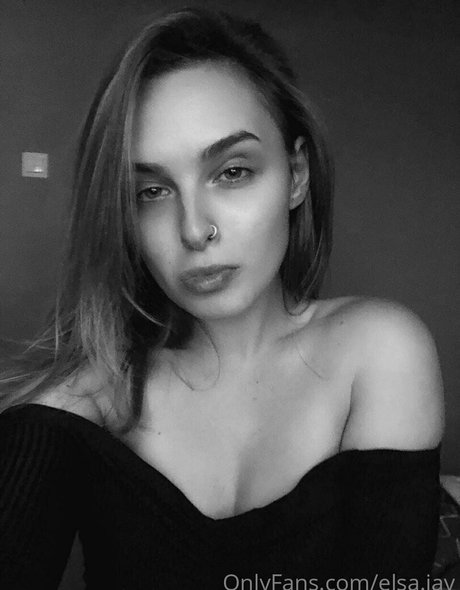 Naakte gelekte OnlyFans-foto van Elsa Jay