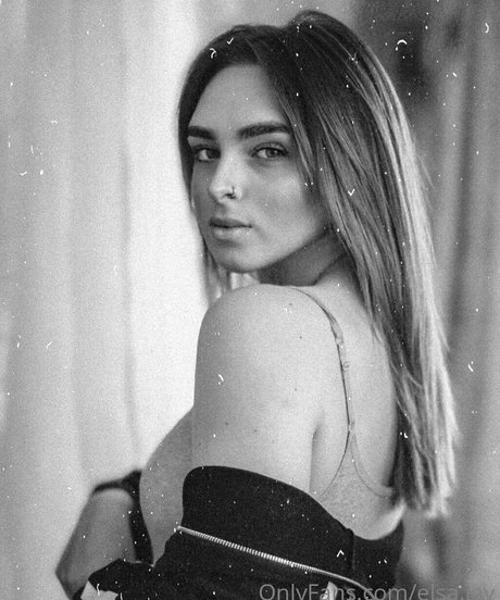 Naakte gelekte OnlyFans-foto van Elsa Jay
