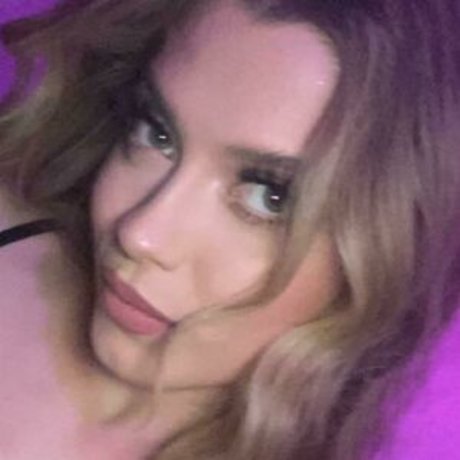 Naakte gelekte OnlyFans-foto van Ella Jayde Ford