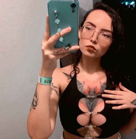 Naakte gelekte OnlyFans-foto van Electrahearth
