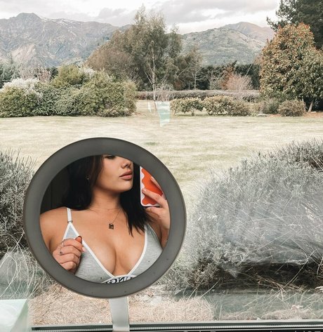 Naakte gelekte OnlyFans-foto van Nzgirl97