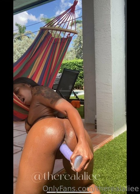 Naakte gelekte OnlyFans-foto van Therealaliee