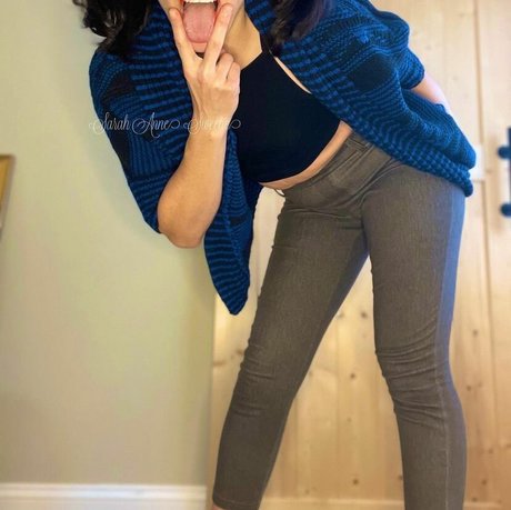 Naakte gelekte OnlyFans-foto van Sarah Anne Sweetie