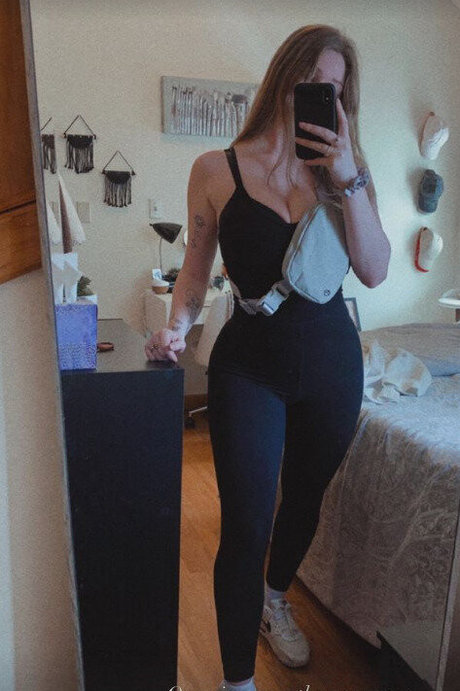 Naakte gelekte OnlyFans-foto van Skyla