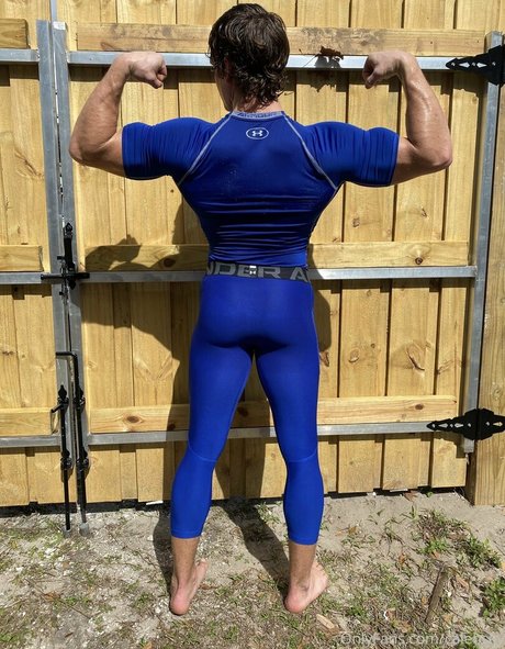 Naakte gelekte OnlyFans-foto van Calebsky