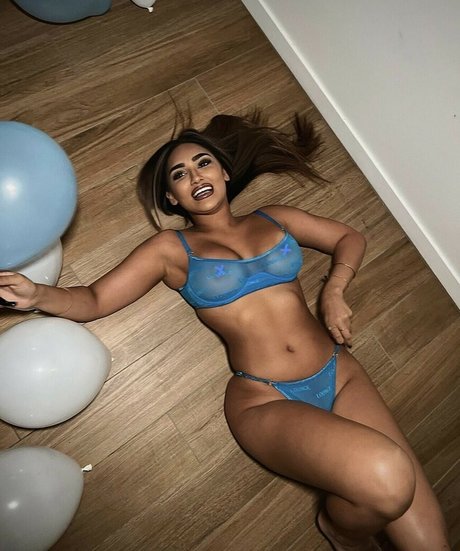 Naakte gelekte OnlyFans-foto van Simmykk