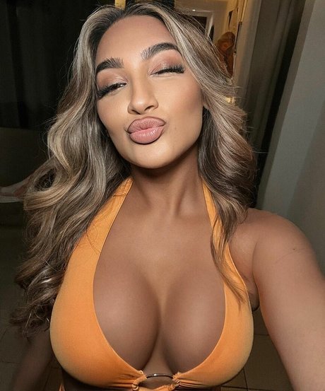 Naakte gelekte OnlyFans-foto van Simmykk