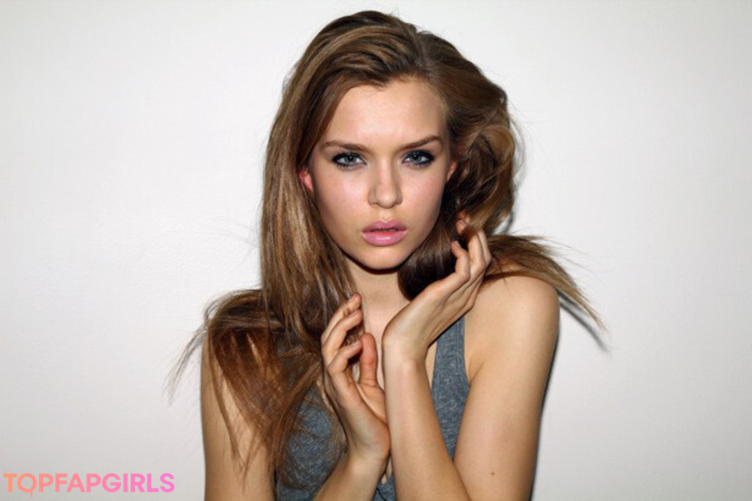 Naakte gelekte OnlyFans-foto van Josephine Skriver #1269