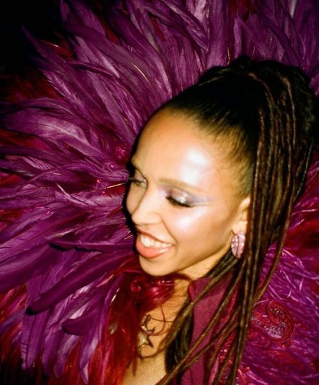 Naakte gelekte OnlyFans-foto van Fka Twigs