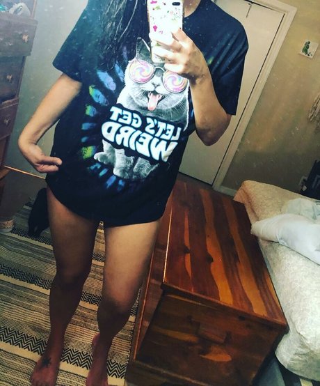 Naakte gelekte OnlyFans-foto van Tallnerdywoman