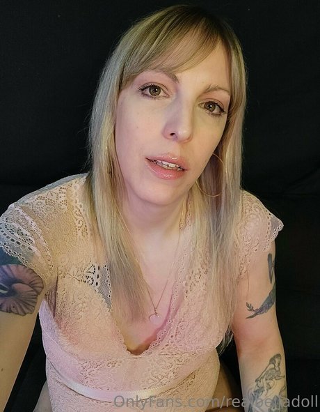 Naakte gelekte OnlyFans-foto van Realbelladoll