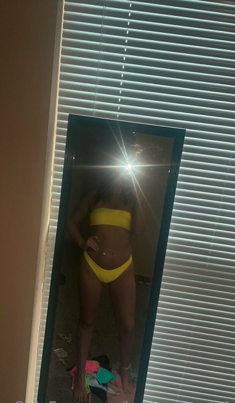 Naakte gelekte OnlyFans-foto van Kaykaylovely1