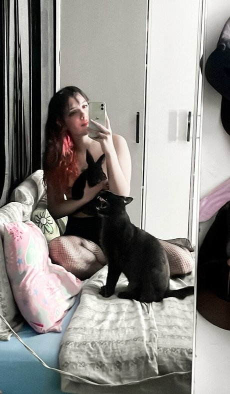 Naakte gelekte OnlyFans-foto van Coelhopink