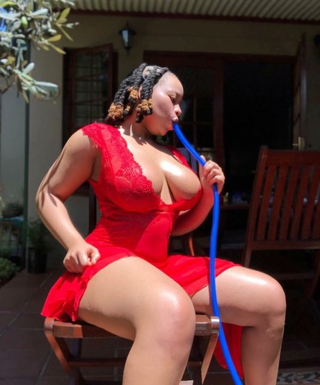 Naakte gelekte OnlyFans-foto van Learto Jordaan