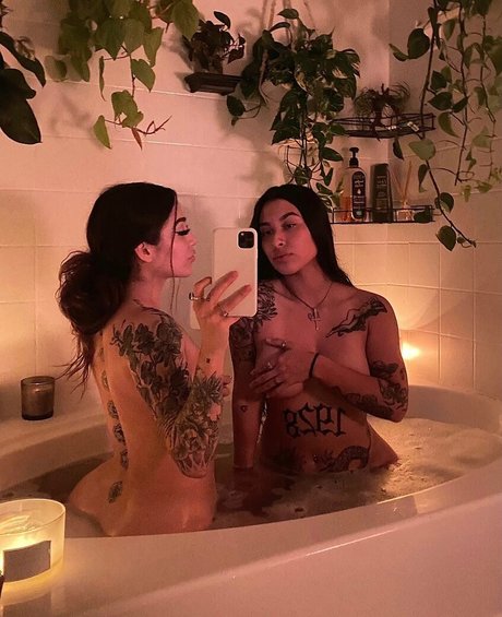 Naakte gelekte OnlyFans-foto van Leovenus