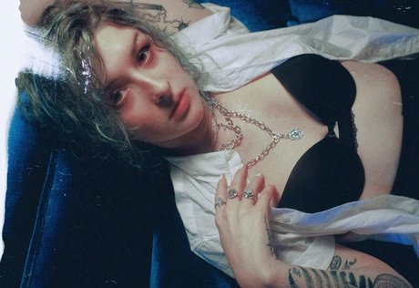 Naakte gelekte OnlyFans-foto van Mothica