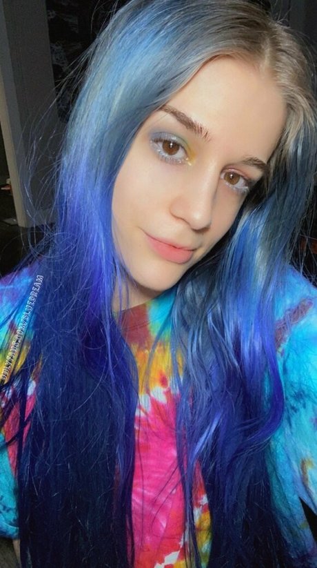Naakte gelekte OnlyFans-foto van Blue Dream