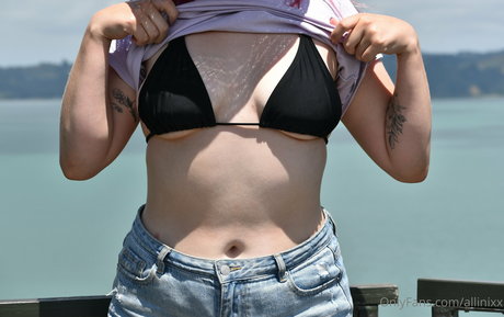 Naakte gelekte OnlyFans-foto van Allinixx