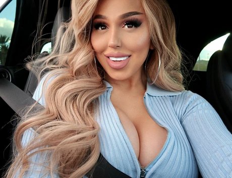 Naakte gelekte OnlyFans-foto van La Demi