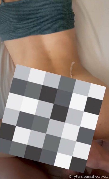 Naakte gelekte OnlyFans-foto van Alliecatxoxo