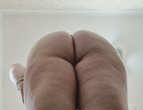 Naakte gelekte OnlyFans-foto van Kinkygodessesfree