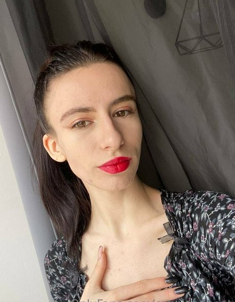 Naakte gelekte OnlyFans-foto van Evainnocent