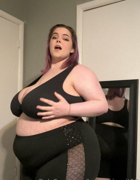 Naakte gelekte OnlyFans-foto van Honeybiscuit20