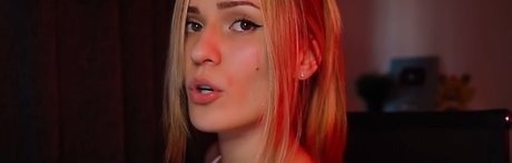 Naakte gelekte OnlyFans-foto van Sirius Eyes Asmr