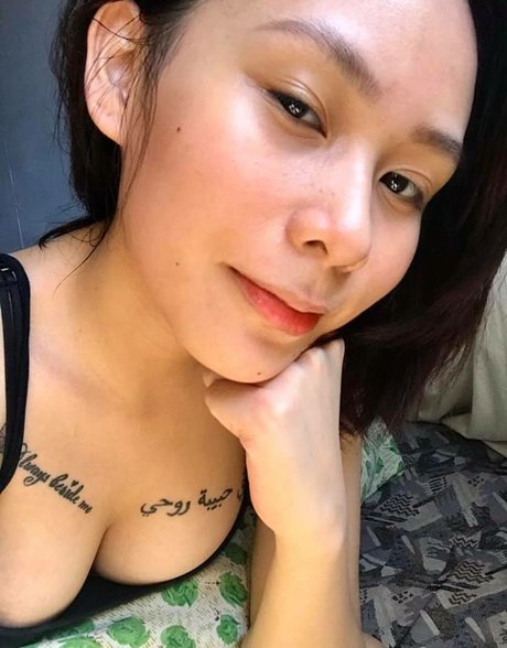 Naakte gelekte OnlyFans-foto van Ayemami