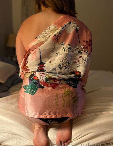 Naakte gelekte OnlyFans-foto van Footdom1