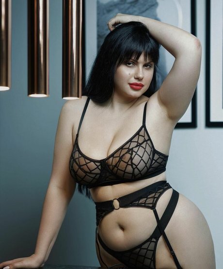 Naakte gelekte OnlyFans-foto van Dasha Dashany