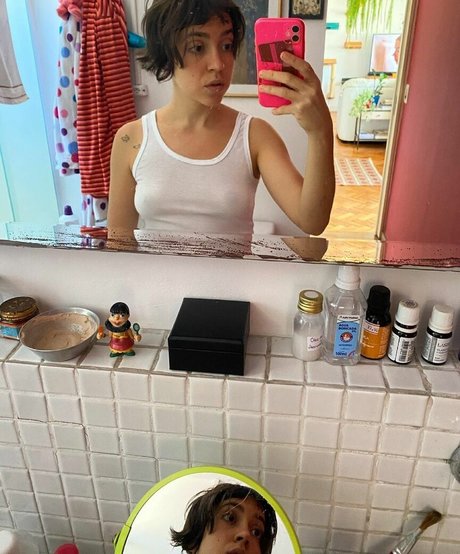 Naakte gelekte OnlyFans-foto van Valentina Bandeira