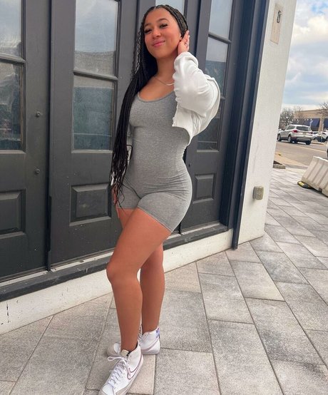 Naakte gelekte OnlyFans-foto van Heaven Collins
