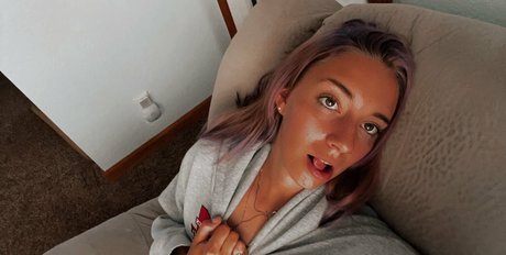Naakte gelekte OnlyFans-foto van Dadiesbabygirl