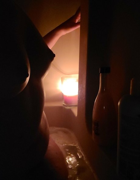 Naakte gelekte OnlyFans-foto van Yummarie
