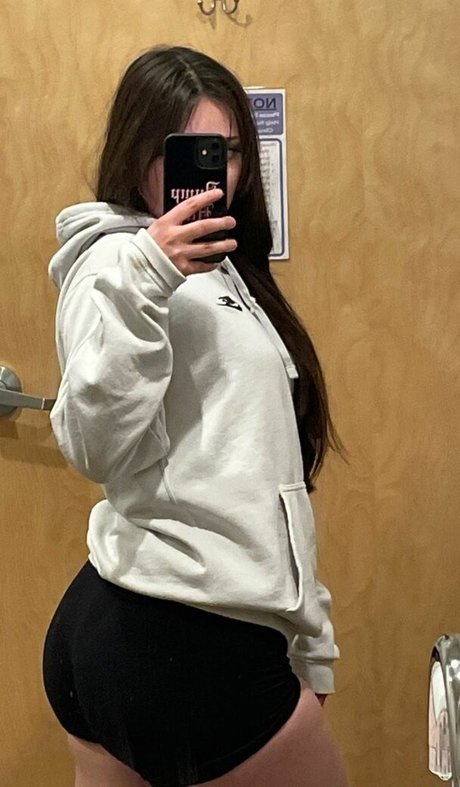 Naakte gelekte OnlyFans-foto van Bernaarose