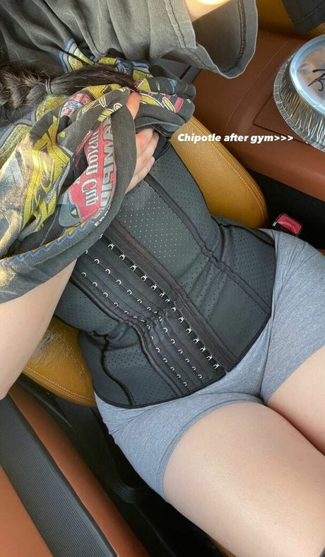 Naakte gelekte OnlyFans-foto van Bernaarose