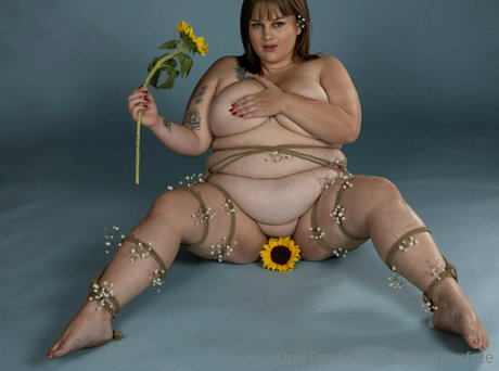 Naakte gelekte OnlyFans-foto van Sophieminxfree