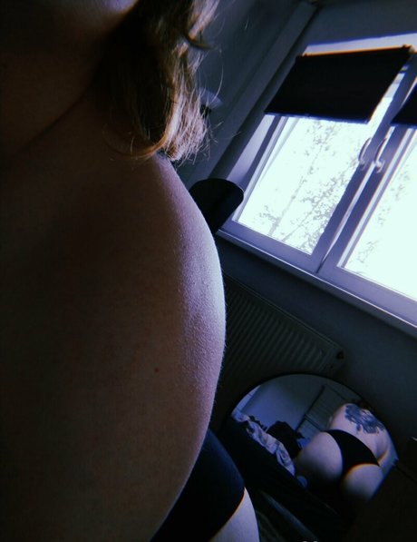 Naakte gelekte OnlyFans-foto van Marypoppy