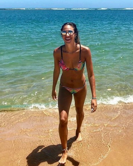 Naakte gelekte OnlyFans-foto van Elina Rodriguez