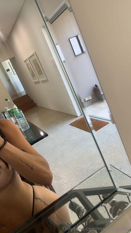 Naakte gelekte OnlyFans-foto van Maddiestyles