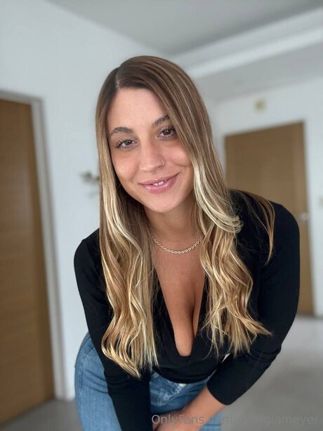 Naakte gelekte OnlyFans-foto van Georgiameyer